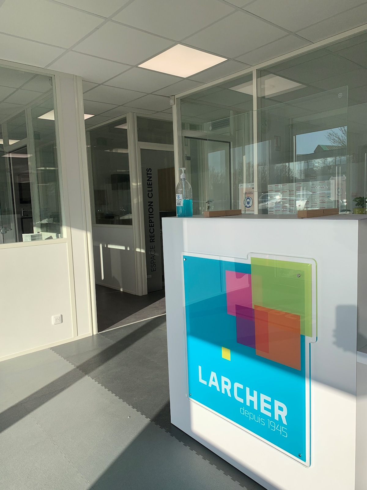 Logo de LARCHER Services / Installation-Entretien-Dépannage Plomberie - Chauffage - Climatisation - Salle de bain - Cuisine/ CAEN